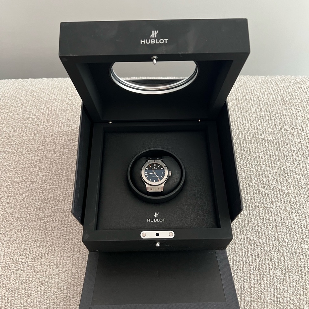 Hublot Classic fusion Titanium 38mm with alligator strap - Picture 5 of 11